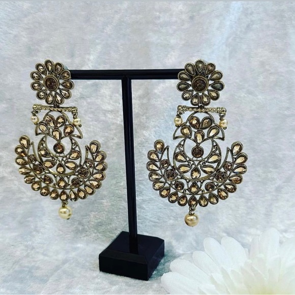 Earrings - Picture 1 of 1